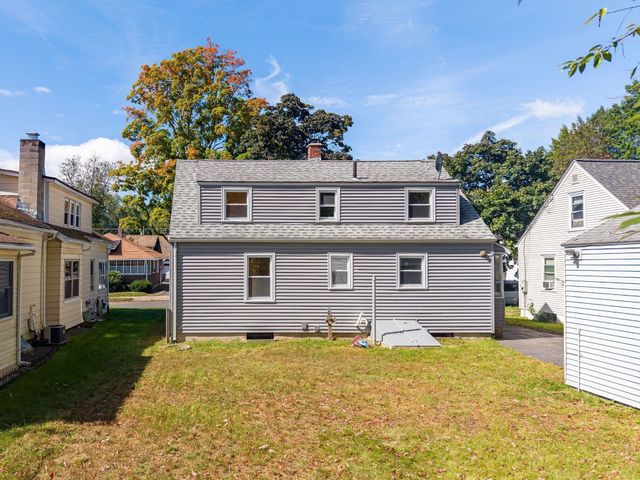 23 Schley St, Springfield, MA 01109