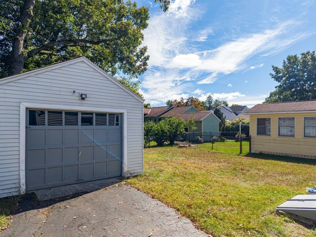 23 Schley St, Springfield, MA 01109