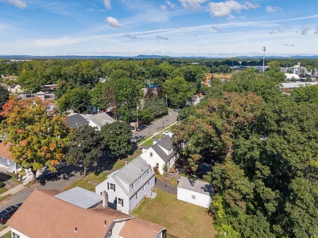 23 Schley St, Springfield, MA 01109
