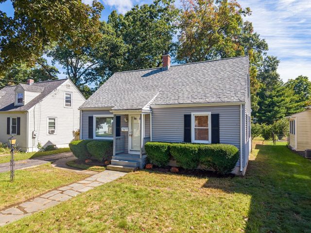 23 Schley St, Springfield, MA 01109
