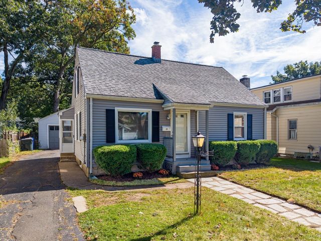 23 Schley St, Springfield, MA 01109