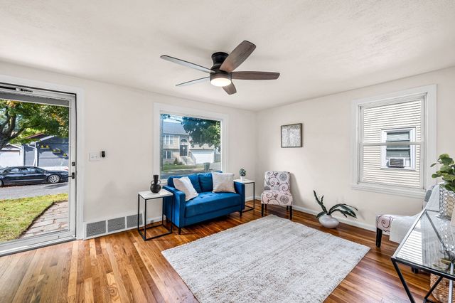 23 Schley St, Springfield, MA 01109