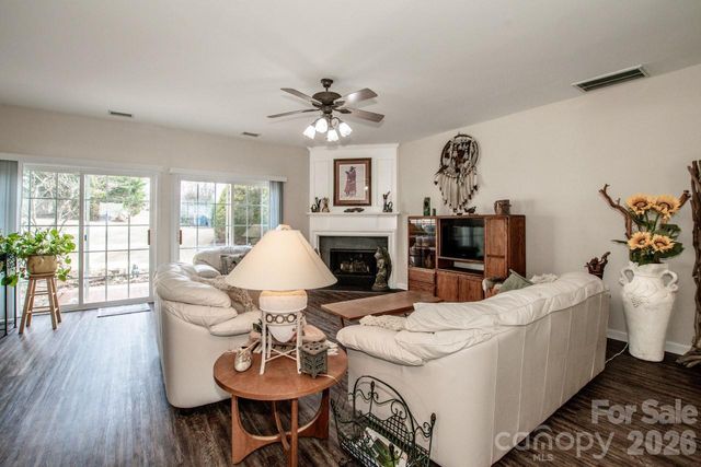 3233 Mannington Drive, Charlotte, NC 28270