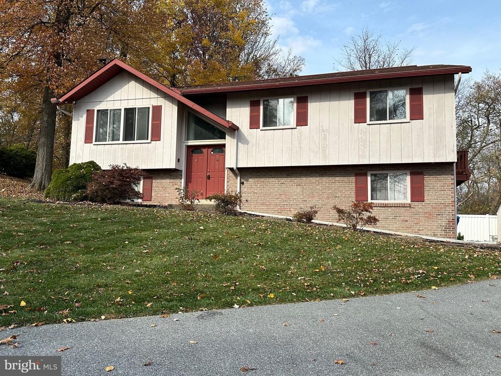 2776 STEVENS SUMMIT DR, Columbia, PA 17512
