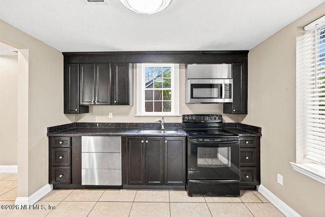 9777 CARBONDALE Drive W, Jacksonville, FL 32208