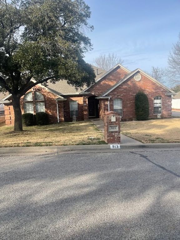 913 Jonathan Court, Weatherford, TX 76086