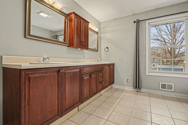 2461 Riverbend Drive, St. Joseph Twp, MI 49022