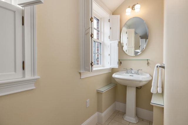58 State Street, Portsmouth, NH 03801