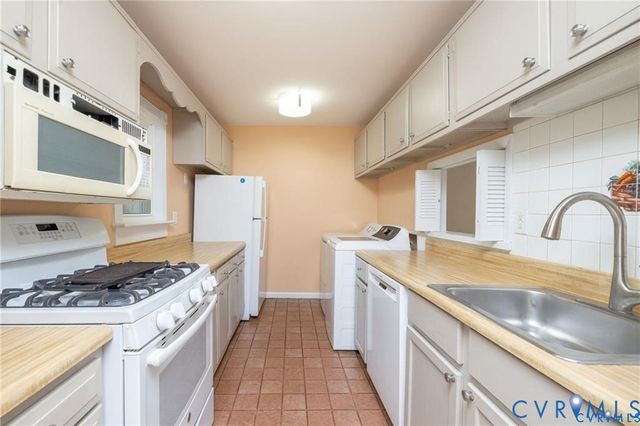 11714 S Briar Patch Dr, Midlothian, VA 23113