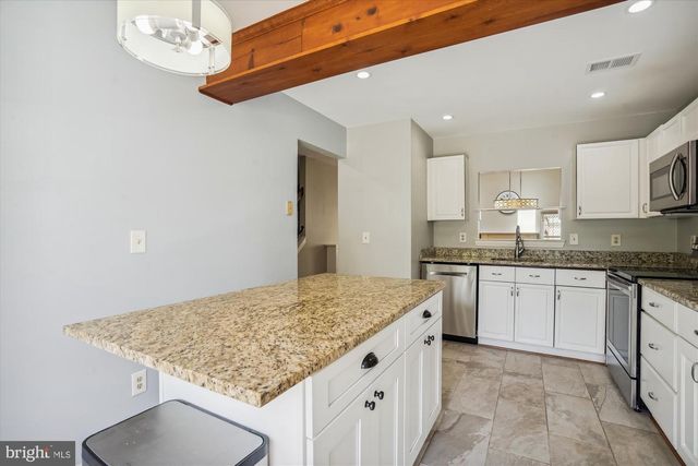 13508 COATES LN, Herndon, VA 20171