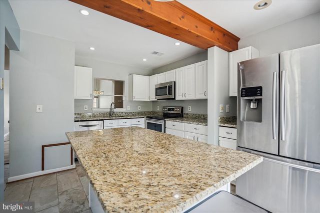 13508 COATES LN, Herndon, VA 20171