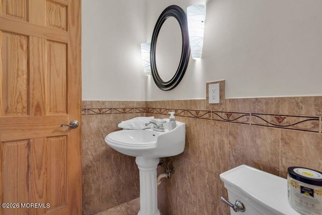 4 Pearl Drive, Toms River, NJ 08753