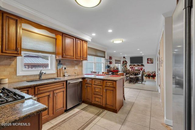 4 Pearl Drive, Toms River, NJ 08753