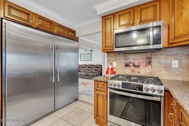 4 Pearl Drive, Toms River, NJ 08753