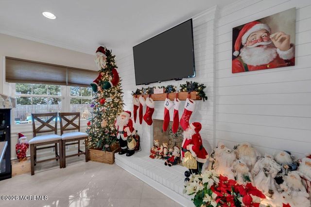 4 Pearl Drive, Toms River, NJ 08753