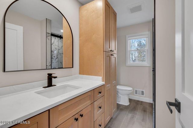 4 Pearl Drive, Toms River, NJ 08753