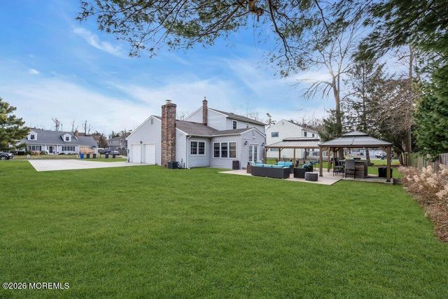 4 Pearl Drive, Toms River, NJ 08753