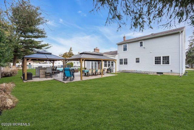 4 Pearl Drive, Toms River, NJ 08753