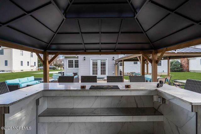 4 Pearl Drive, Toms River, NJ 08753