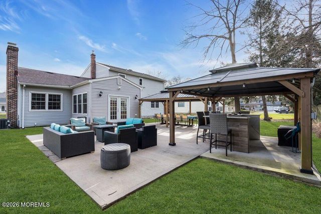 4 Pearl Drive, Toms River, NJ 08753