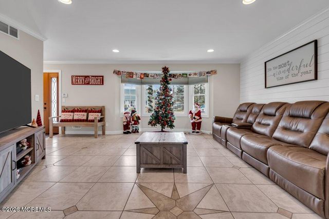 4 Pearl Drive, Toms River, NJ 08753