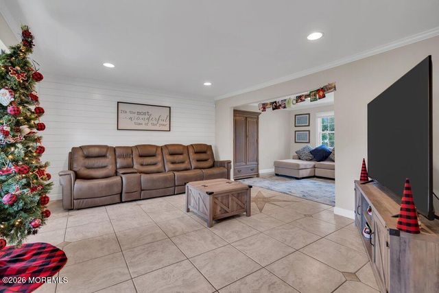 4 Pearl Drive, Toms River, NJ 08753