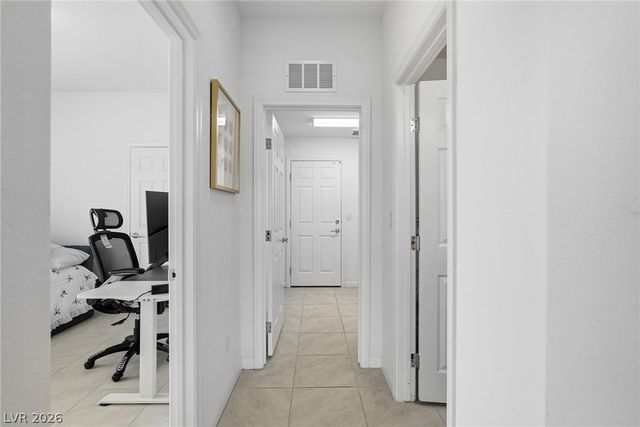 10048 Pipestone Street, Las Vegas, NV 89141