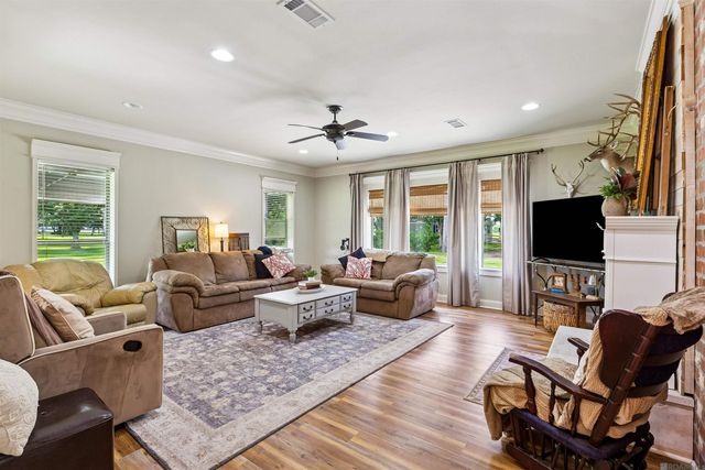 3003 Oakland Rd, Lakeland, LA 70752