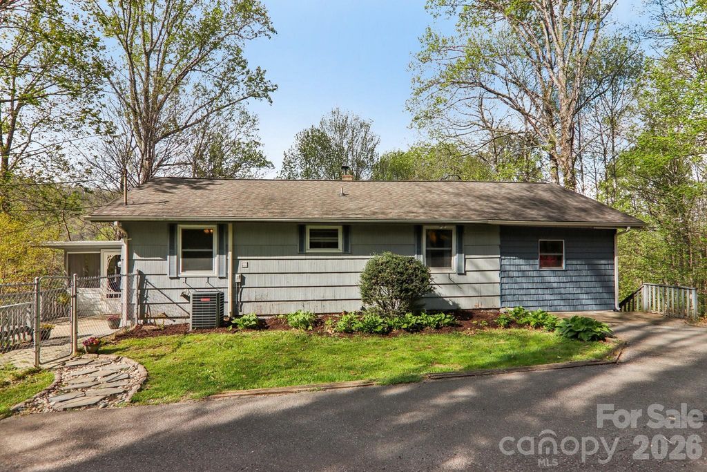 74 Link Circle, Maggie Valley, NC 28751