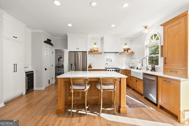 370 Woodcreek Lane, Fayetteville, GA 30215