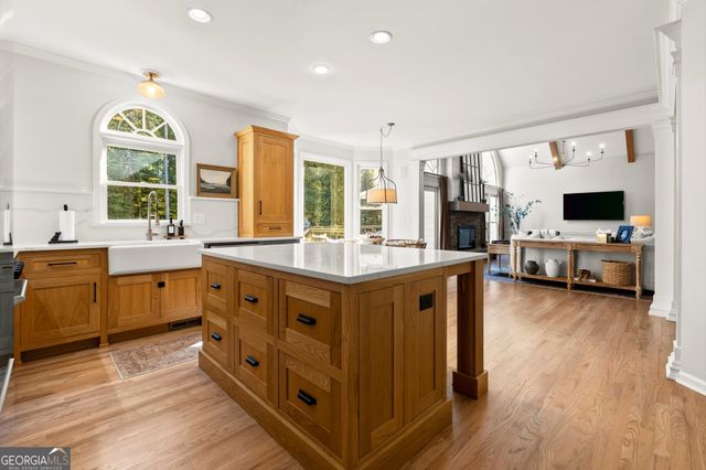 370 Woodcreek Lane, Fayetteville, GA 30215