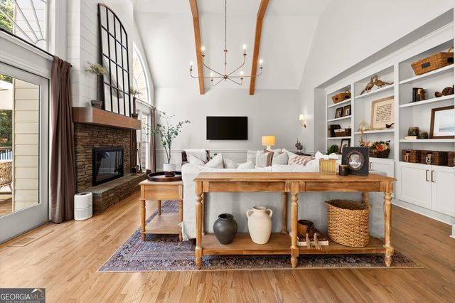 370 Woodcreek Lane, Fayetteville, GA 30215