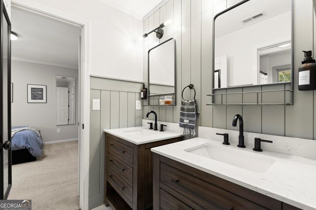 370 Woodcreek Lane, Fayetteville, GA 30215