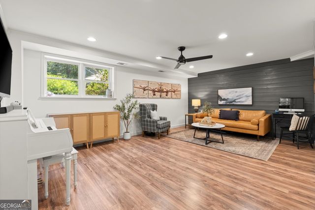 370 Woodcreek Lane, Fayetteville, GA 30215