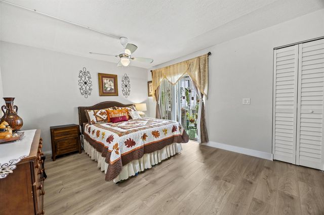 200 Village Green Circle E 202, Palm Springs, FL 33461