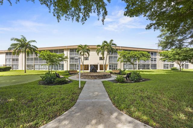 200 Village Green Circle E 202, Palm Springs, FL 33461