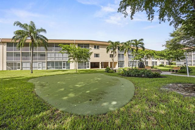 200 Village Green Circle E 202, Palm Springs, FL 33461