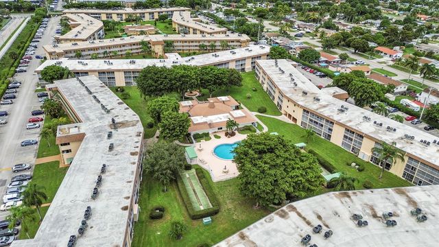 200 Village Green Circle E 202, Palm Springs, FL 33461