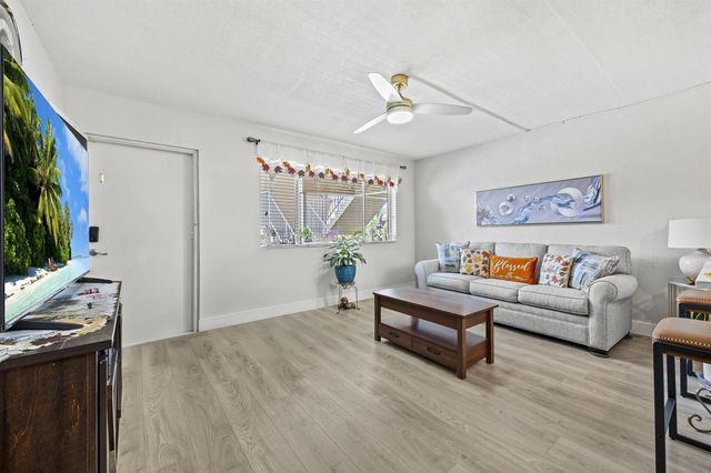 200 Village Green Circle E 202, Palm Springs, FL 33461