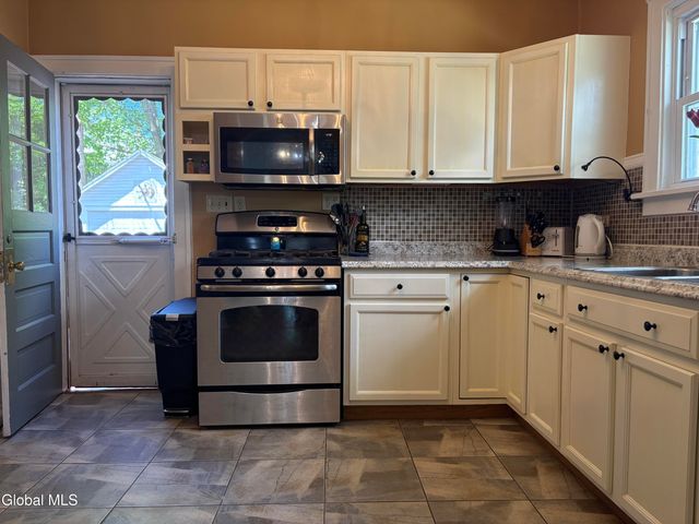 11 Rankin Avenue, Troy, NY 12180