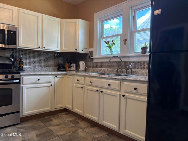 11 Rankin Avenue, Troy, NY 12180