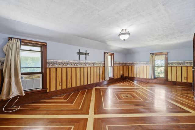579 38th Street, Allegan, MI 49010