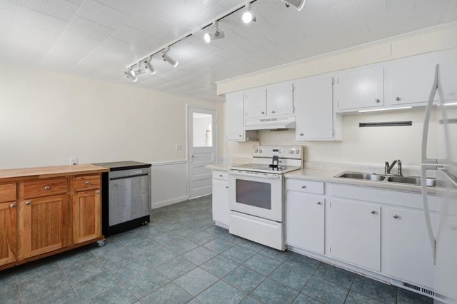 579 38th Street, Allegan, MI 49010