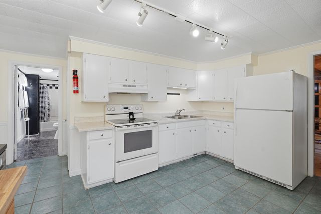 579 38th Street, Allegan, MI 49010