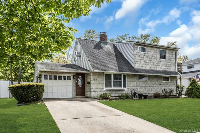 159 Kingfisher Road, Levittown, NY 11756