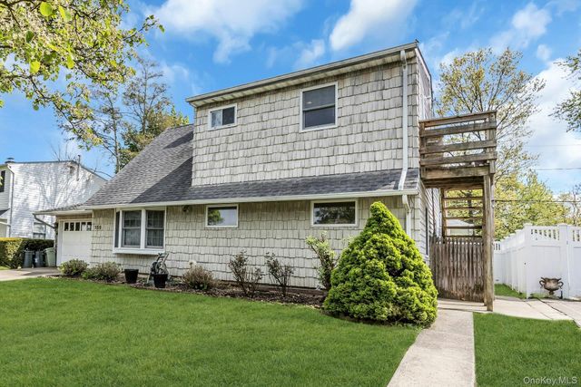 159 Kingfisher Road, Levittown, NY 11756