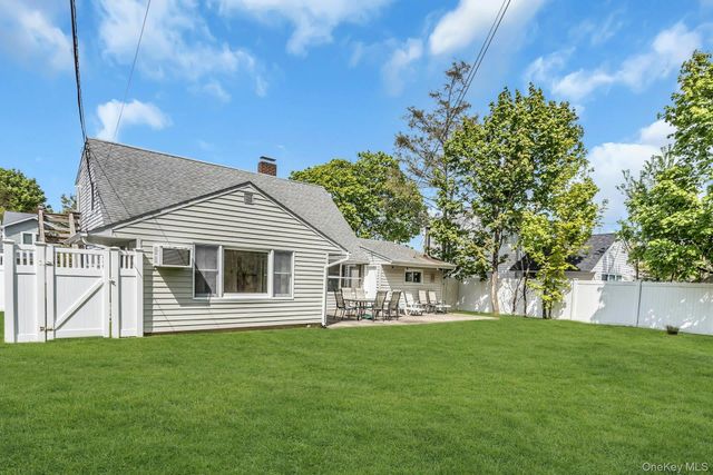 159 Kingfisher Road, Levittown, NY 11756