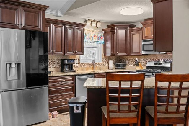 116 Stewart Ln, Waverly, TN 37185