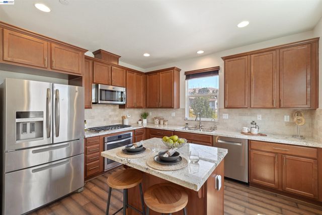 238 Paso Roble Cmn, Fremont, CA 94539
