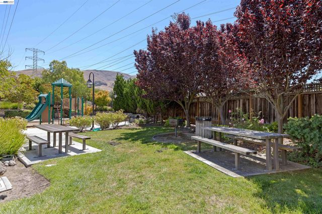 238 Paso Roble Cmn, Fremont, CA 94539